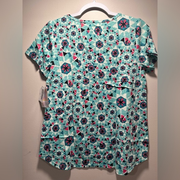 LulaRoe Classic T, Short Sleeve, Scoop Neck Flowy, High-Low Hem S (or M 6-8) NWT - Picture 8 of 13